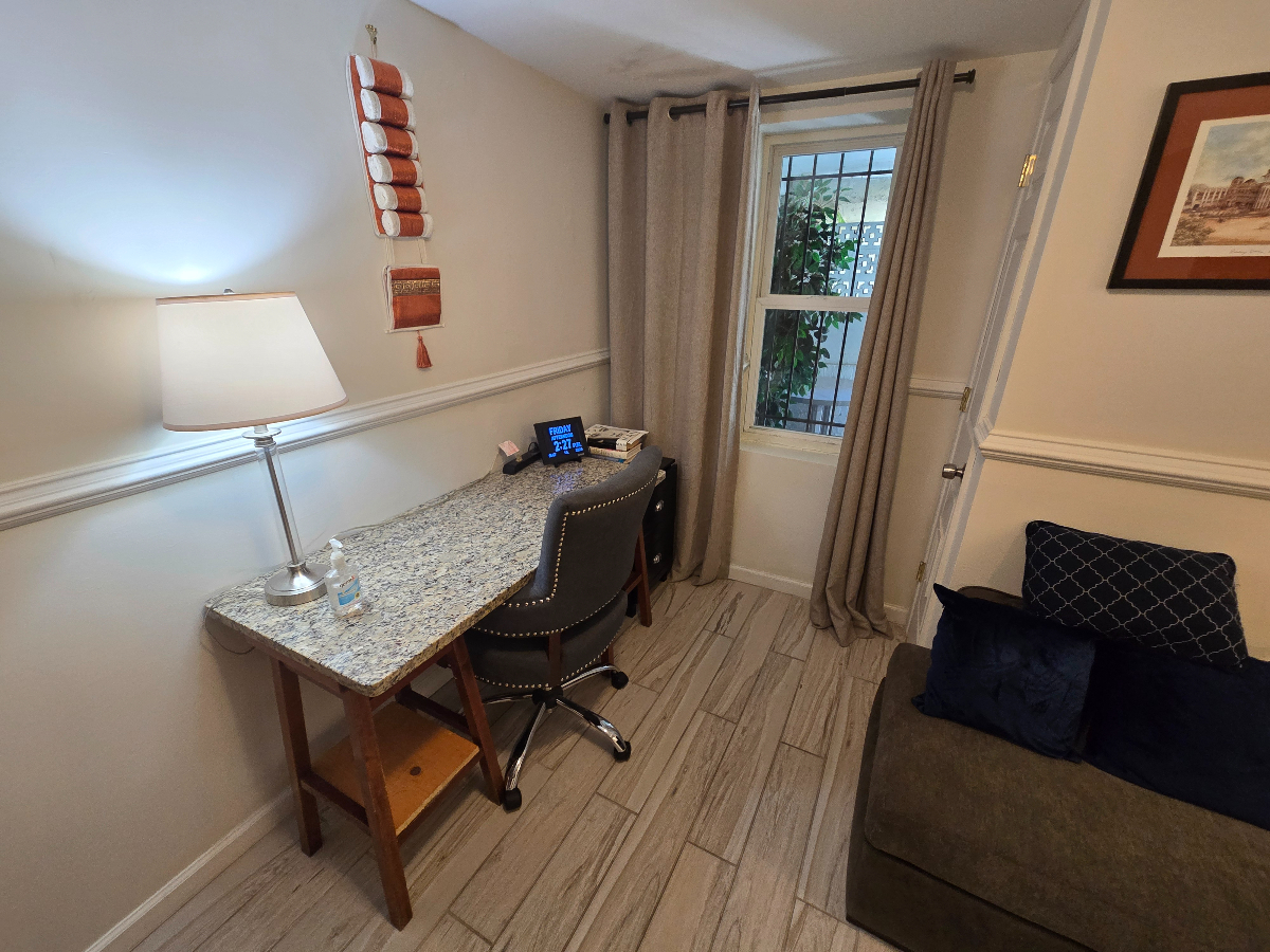Fully Furnished Private Lower-Level 1BR/1BA Near Hospitals & Metro - Photo 7