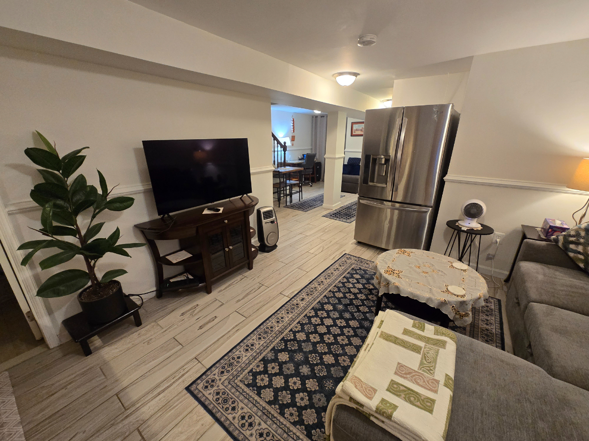 Fully Furnished Private Lower-Level 1BR/1BA Near Hospitals & Metro - Photo 8