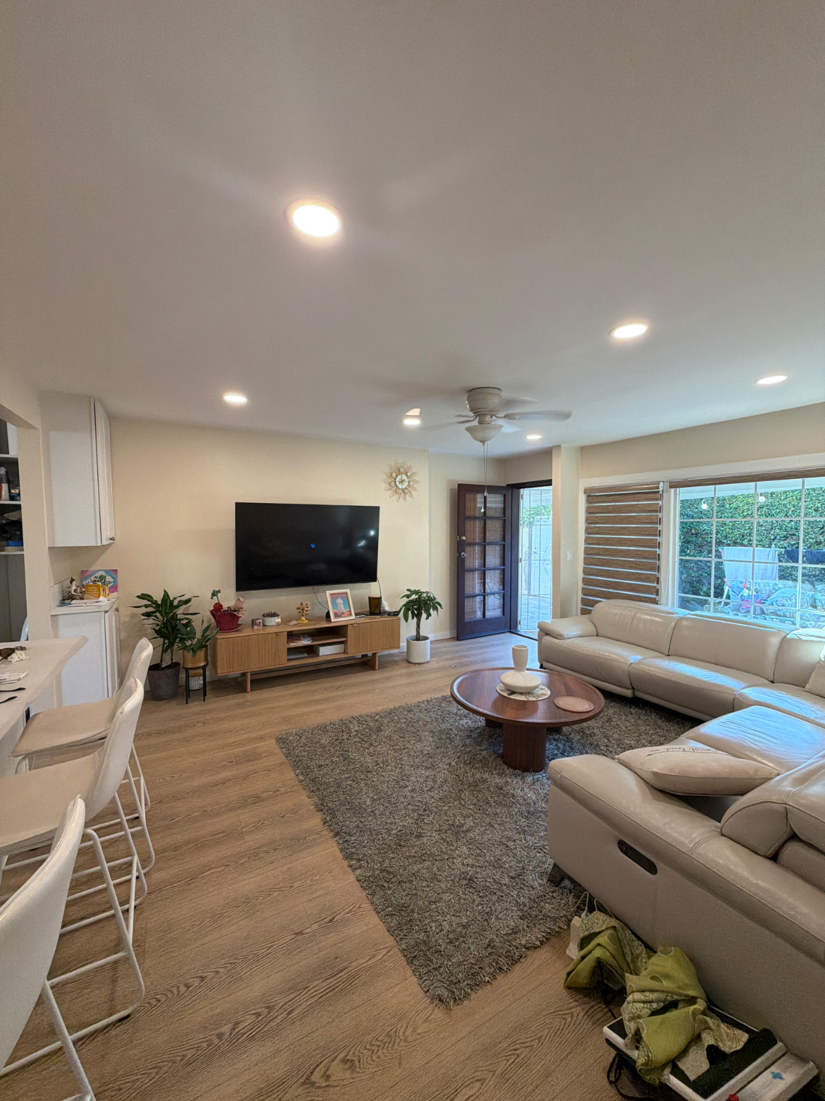 1 Bedroom available with SHARED bathroom in newly renovated West Los Angeles Home - Photo 5