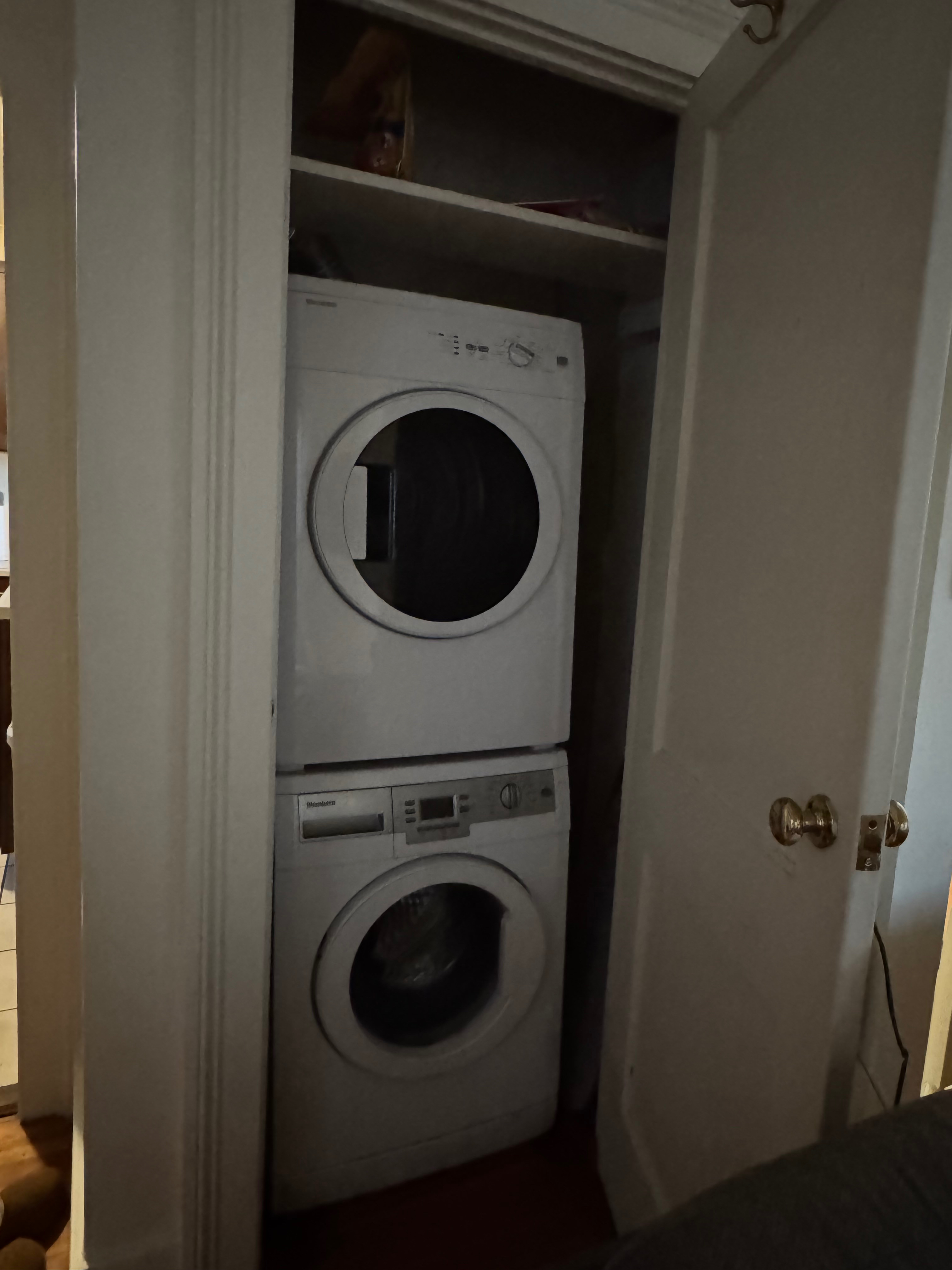 1BR 1BA bilevel renovated apartment - Photo 9
