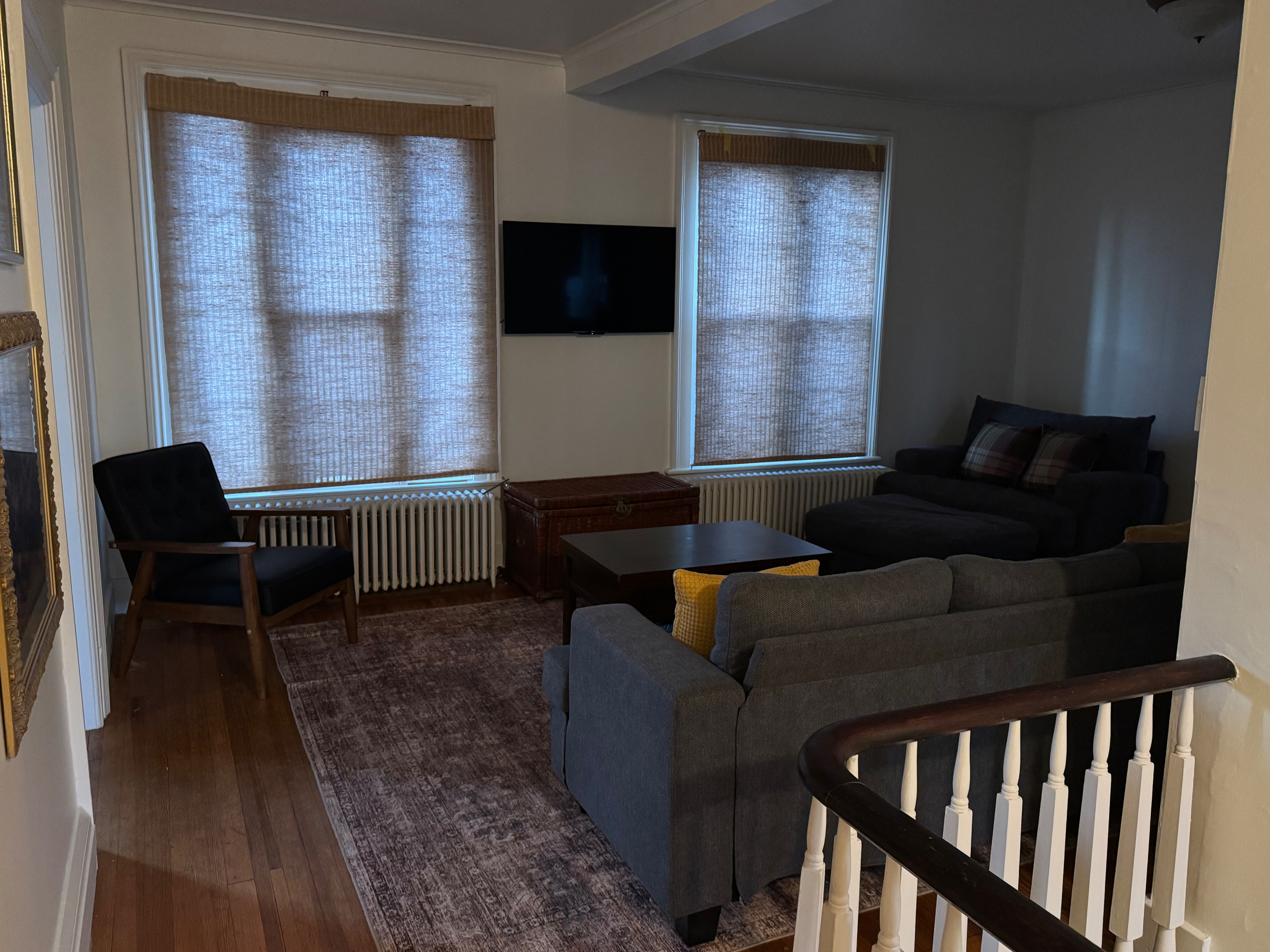 1BR 1BA bilevel renovated apartment - Photo 2