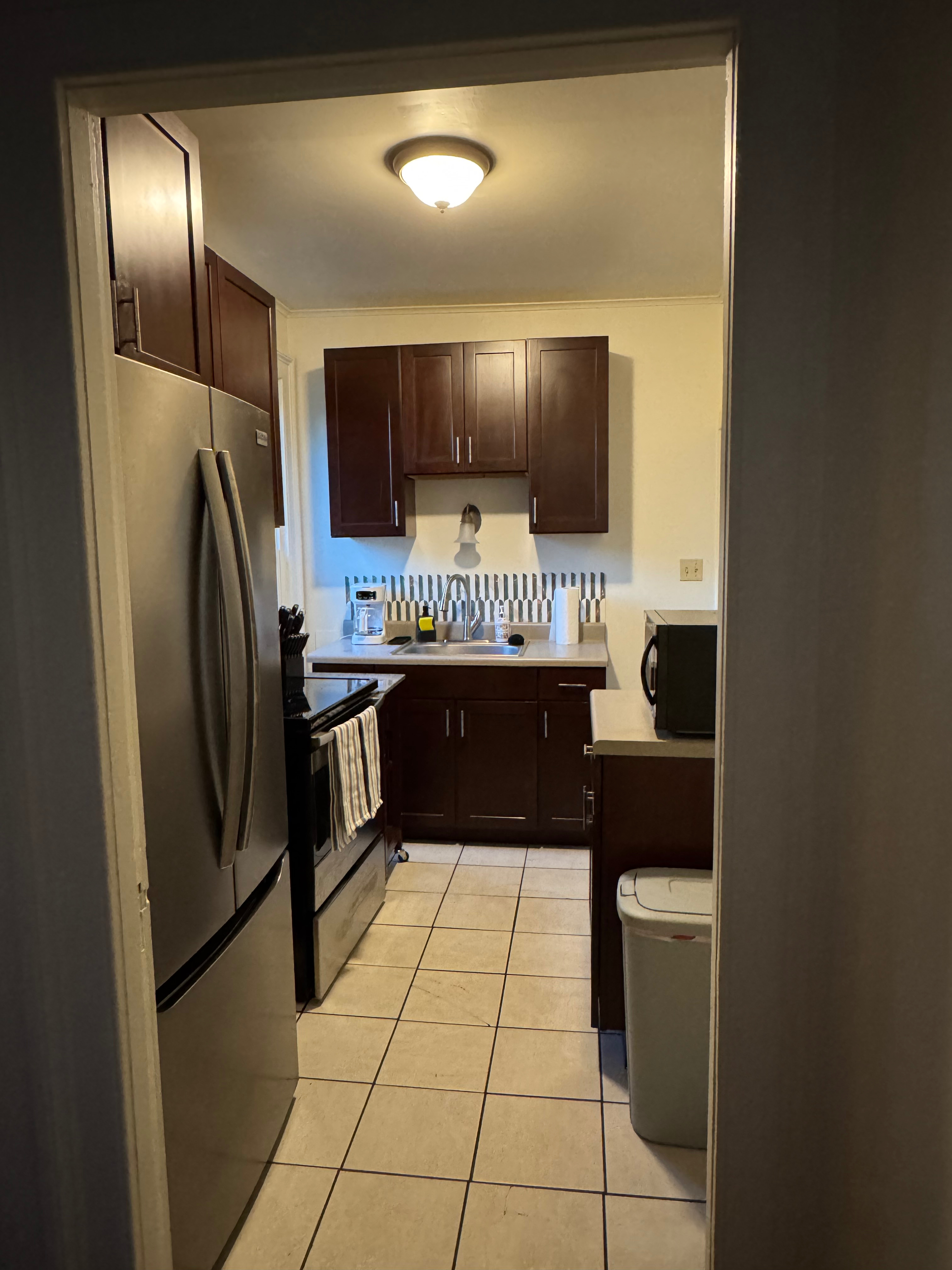 1BR 1BA bilevel renovated apartment - Photo 8
