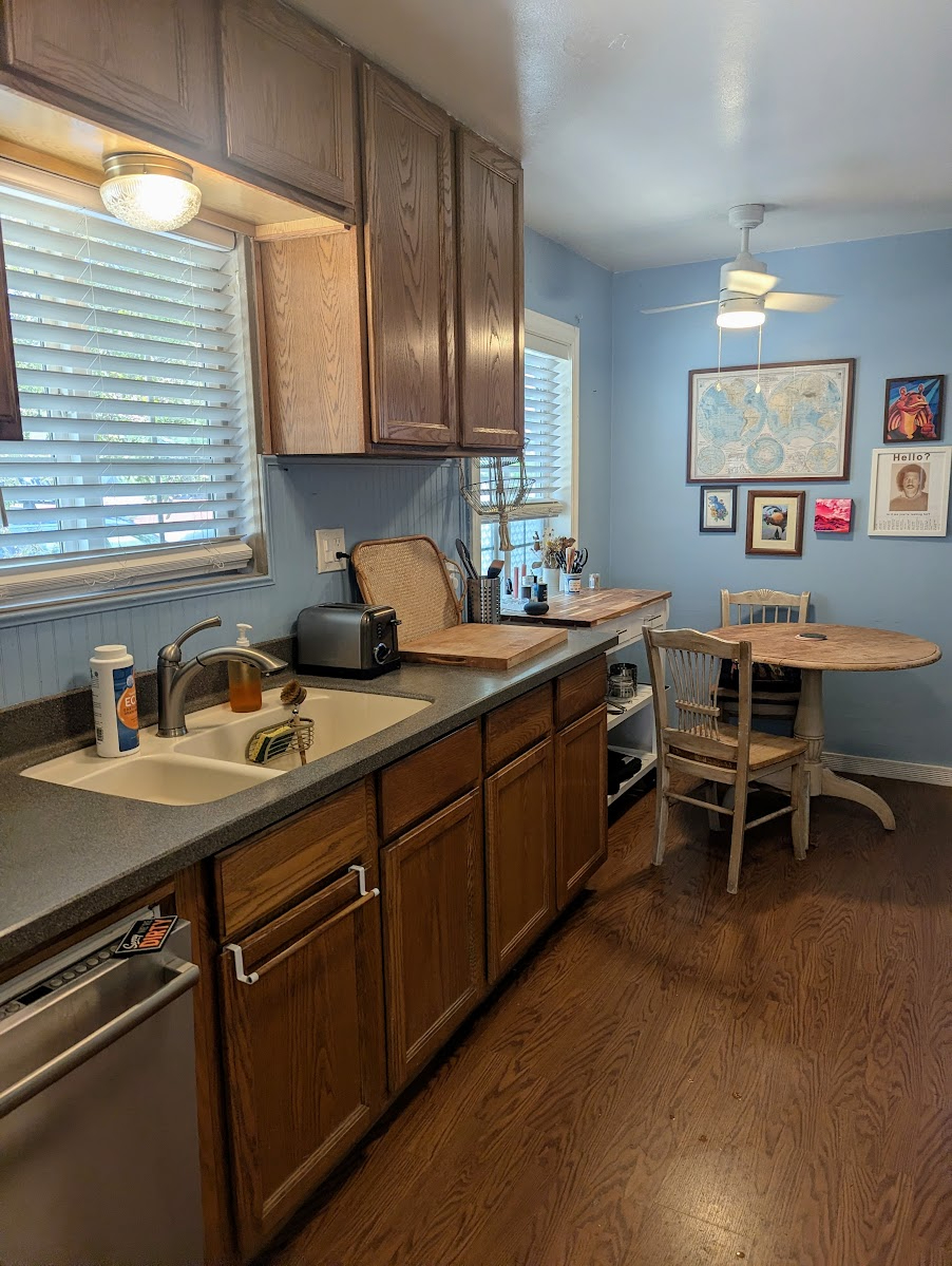 Quiet Private Room & Bath in Tahoe Park and Near UC Davis Med Center - Photo 5