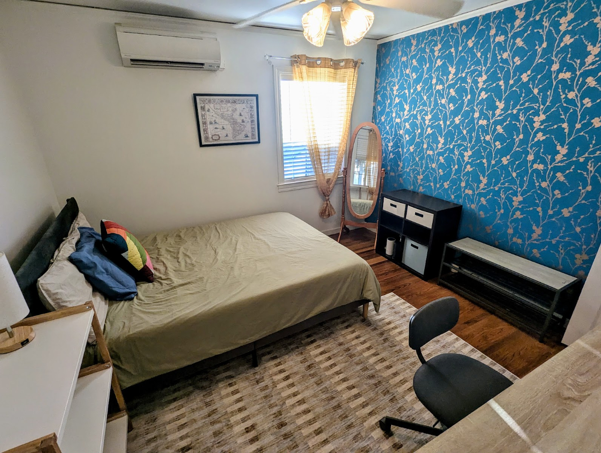Quiet Private Room & Bath in Tahoe Park and Near UC Davis Med Center - Photo 1