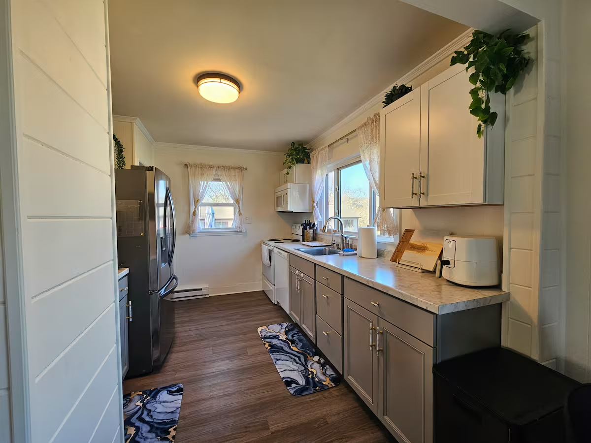 Fully Furnished Two-Bedroom Home Designed for Comfortable Long-Term Living - Photo 5