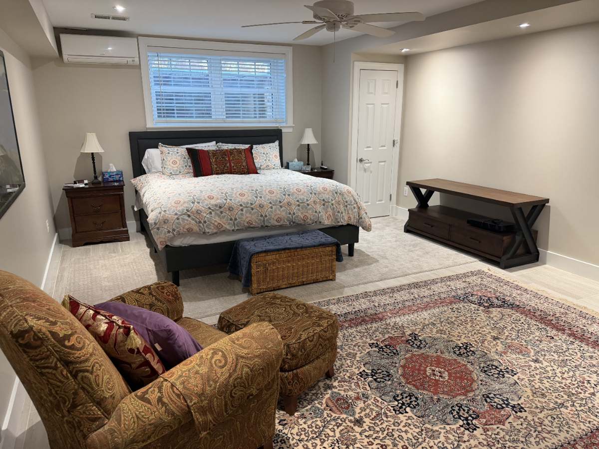 Spacious Executive apartment with private entrance on Rock Creek Park - Photo 1