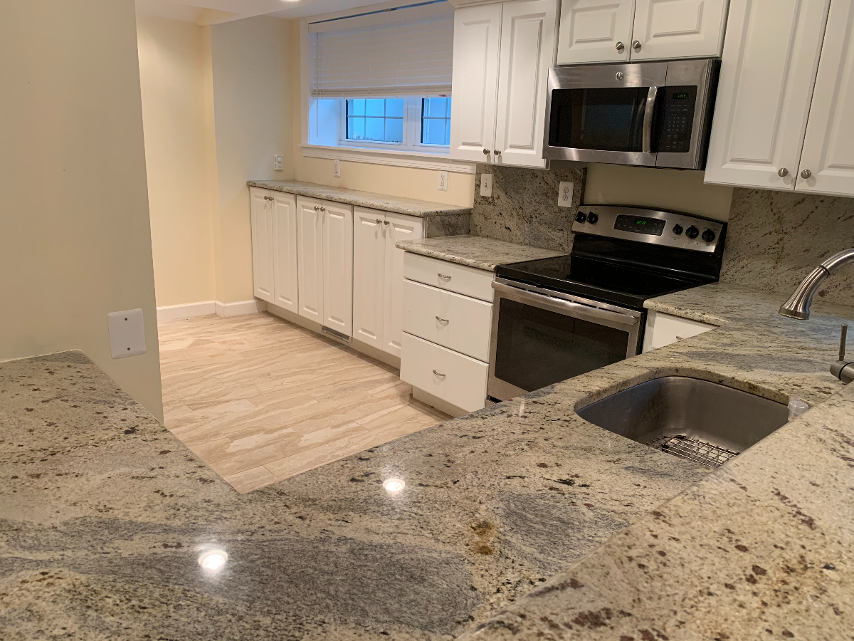Spacious Executive apartment with private entrance on Rock Creek Park - Photo 2