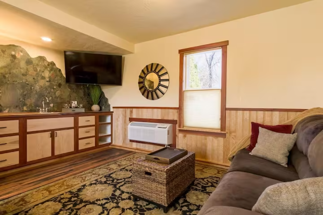 Fully Furnished downtown Bend - Photo 4