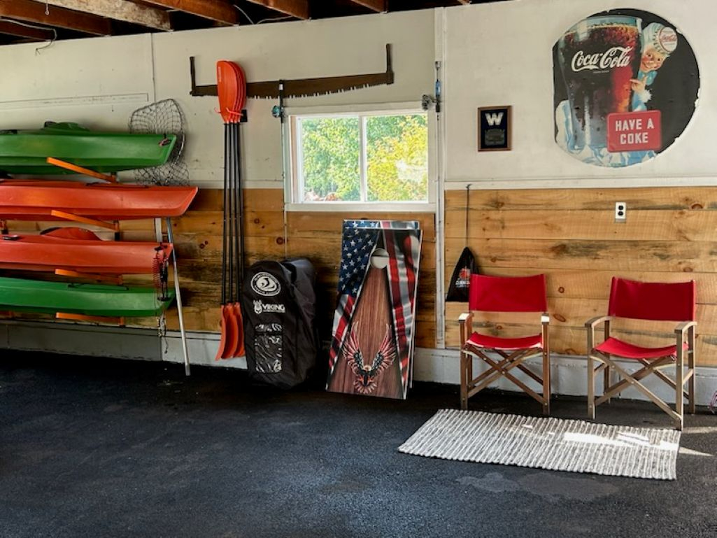 Fully Furnished 3-Bedroom Home with Garage - Utilities Included - Photo 3