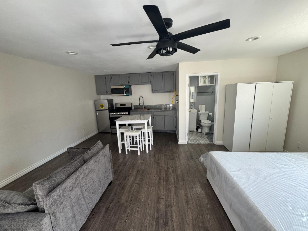 Modern Private ADU | Walk to Ralphs | Near LAX & Hospitals