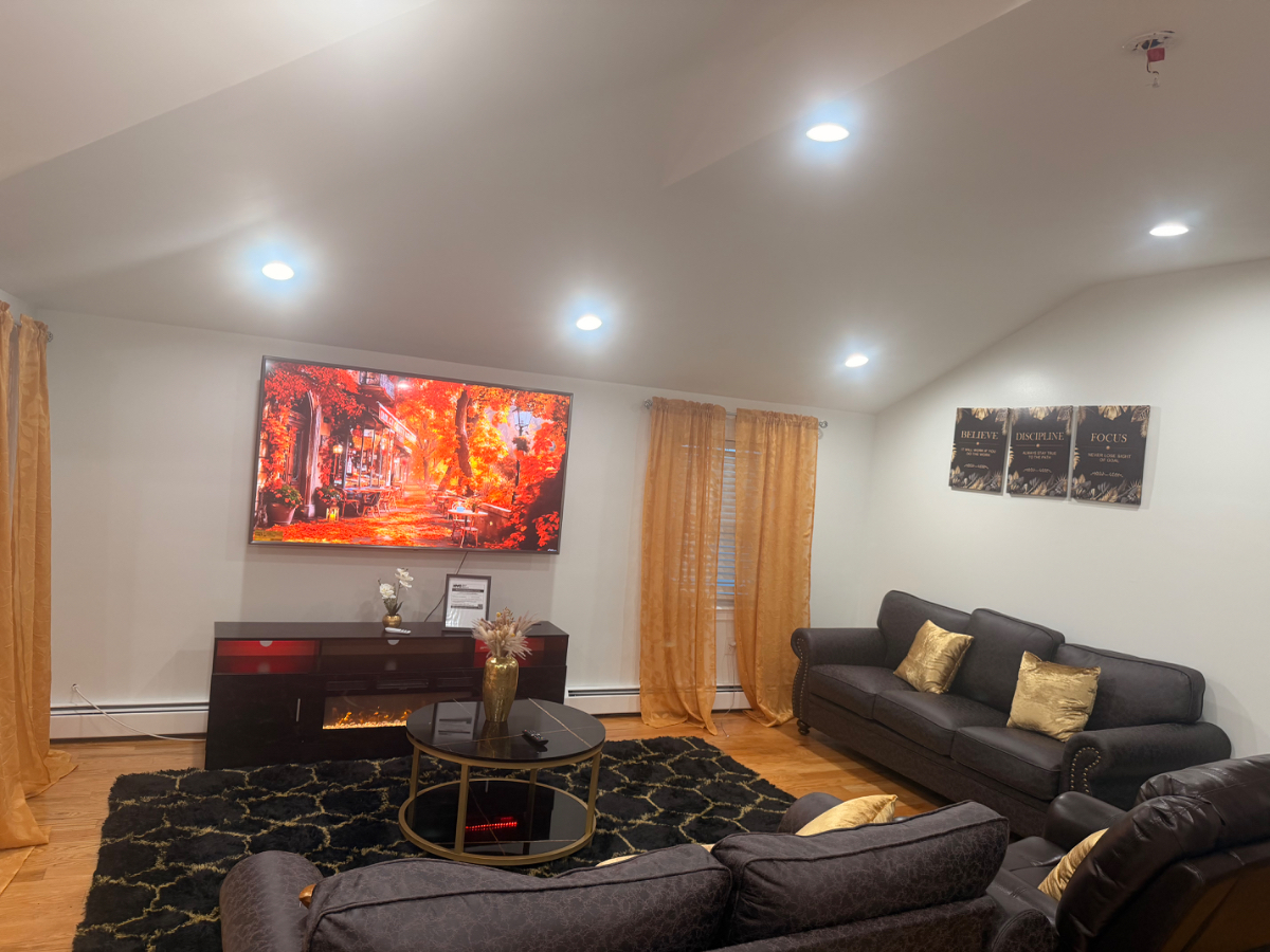 Spacious 3 Furnished Bedrooms Rooms $1900 per room...contact me via text or call: 9294337122 - Photo 1