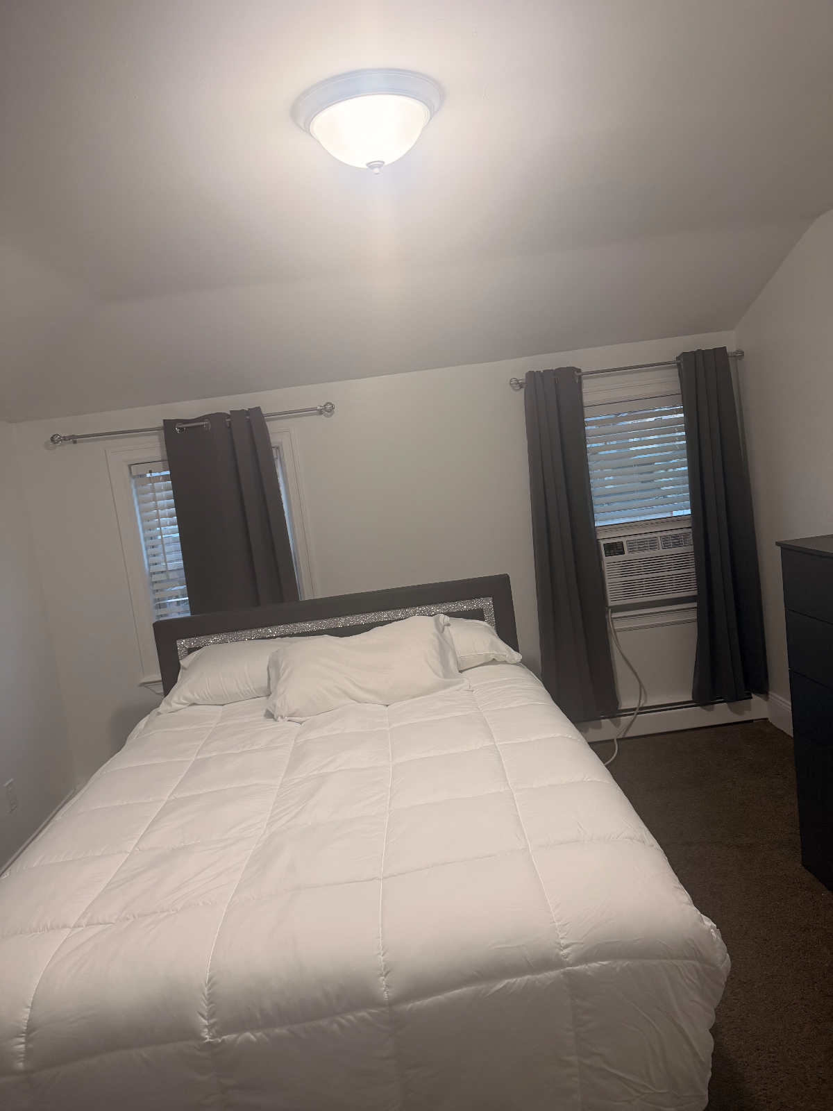 Spacious 3 Furnished Bedrooms Rooms $1900 per room...contact me via text or call: 9294337122 - Photo 3