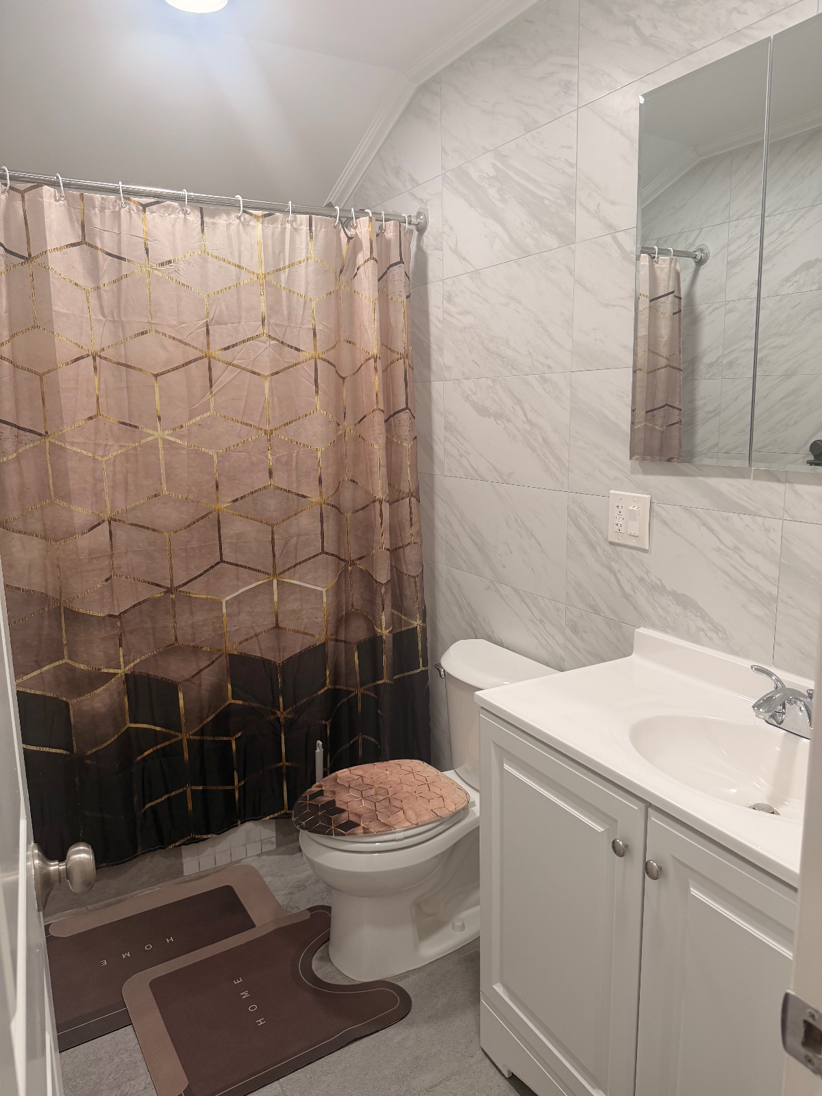 Spacious 3 Furnished Bedrooms Rooms $1900 per room...contact me via text or call: 9294337122 - Photo 5