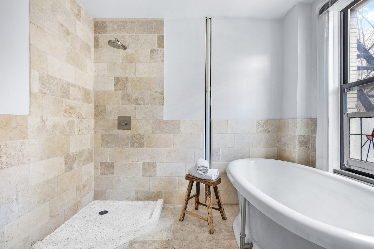 Natural Light Galore - Photo 6