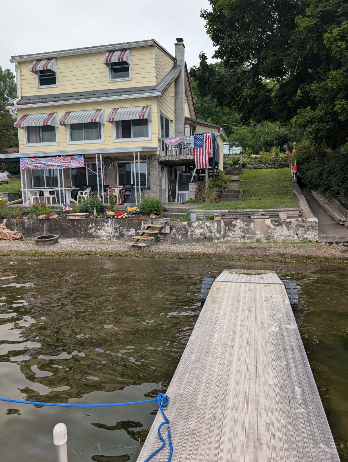 Quaint Older Lake Home - Photo 1