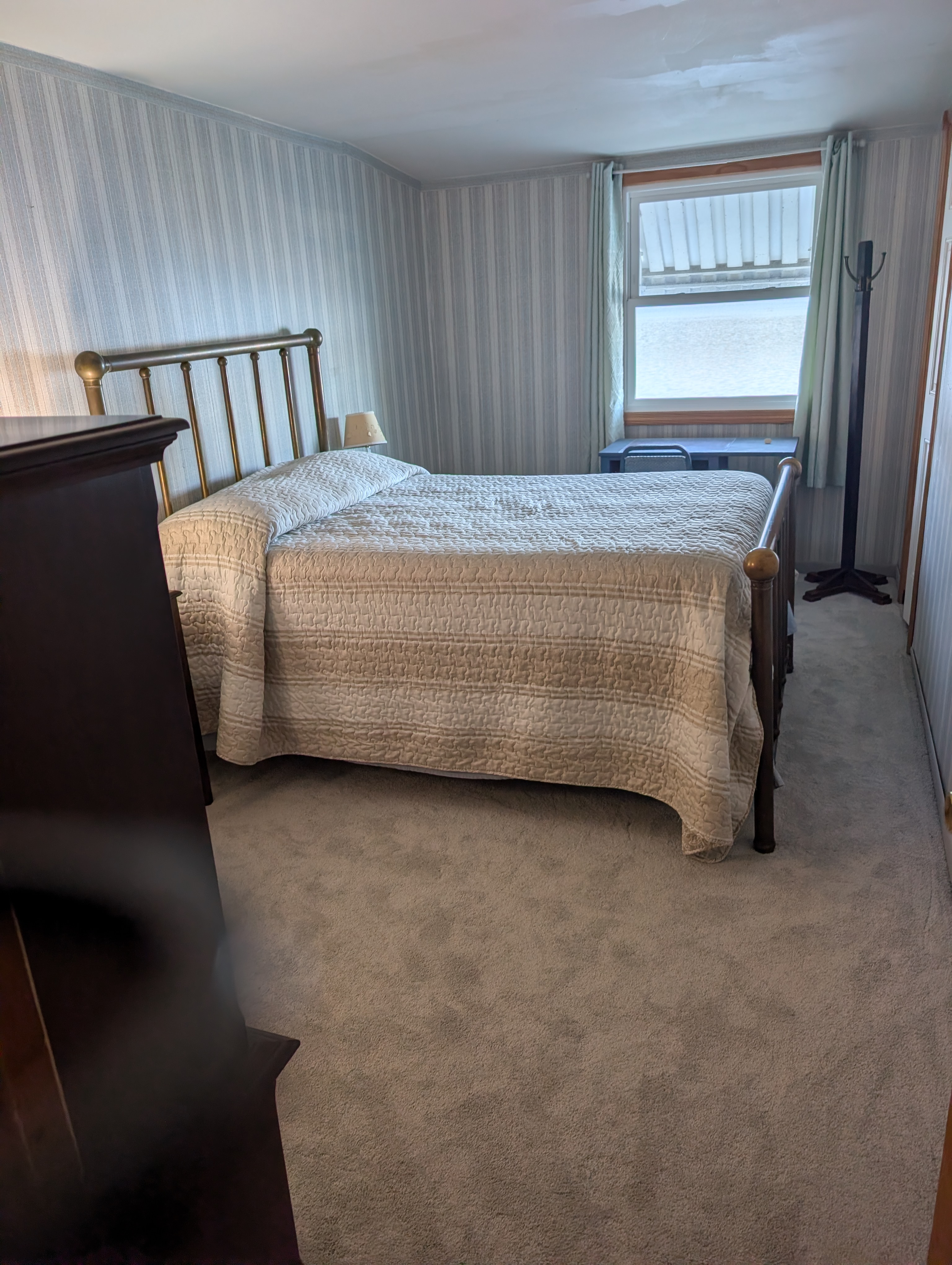 Quaint Older Lake Home - Photo 8