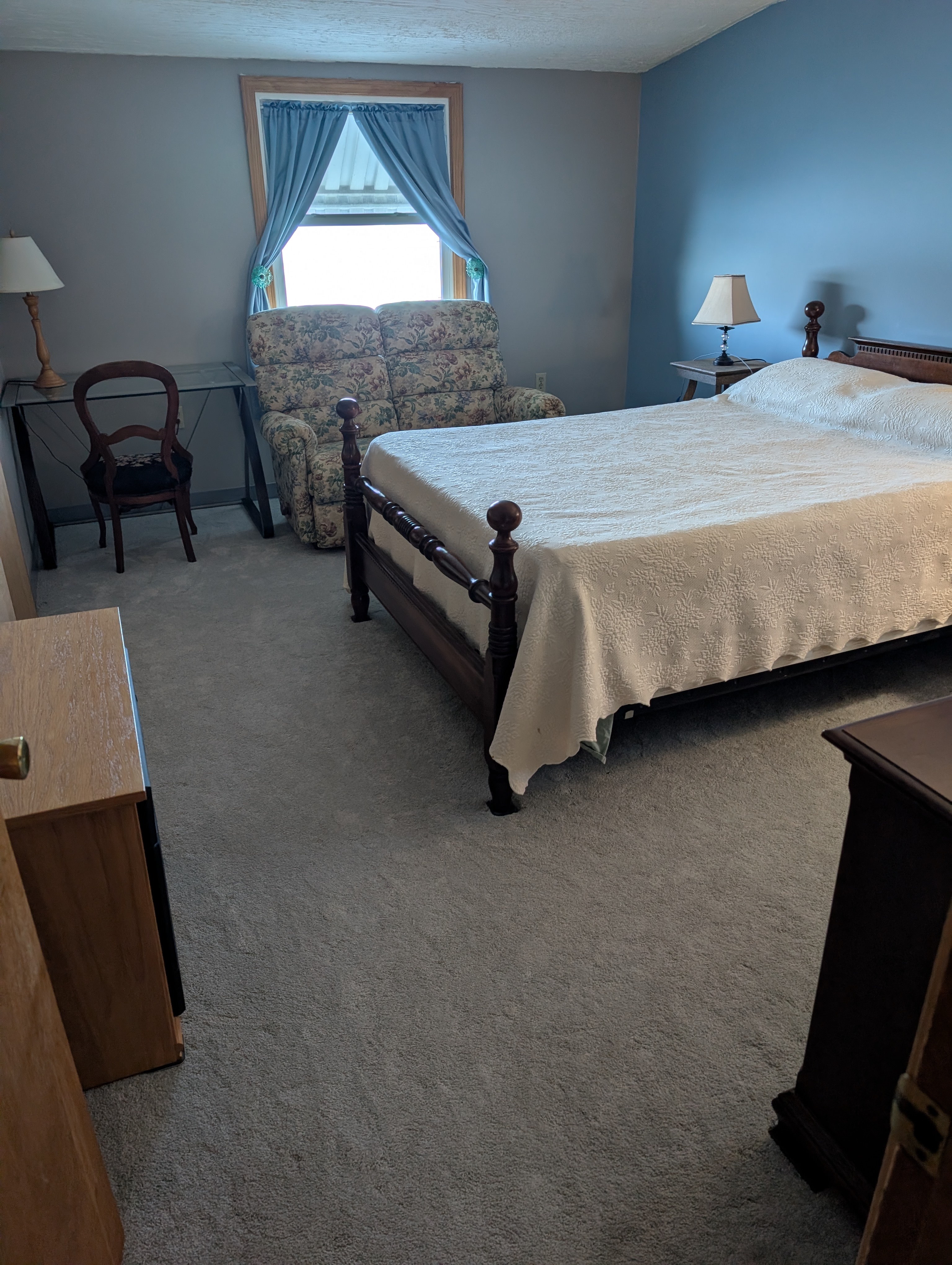 Quaint Older Lake Home - Photo 7