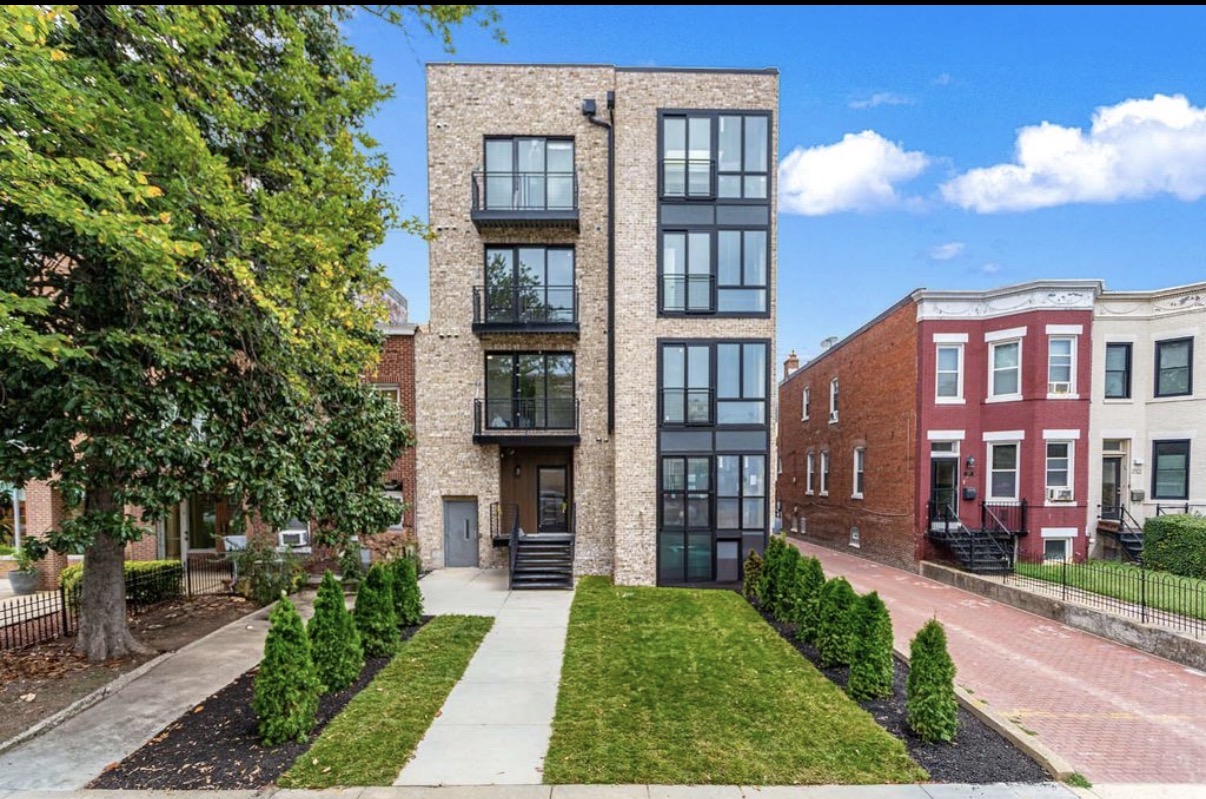Beautiful Large 1BR/1BA Comfort Escape l Standard - Photo 3