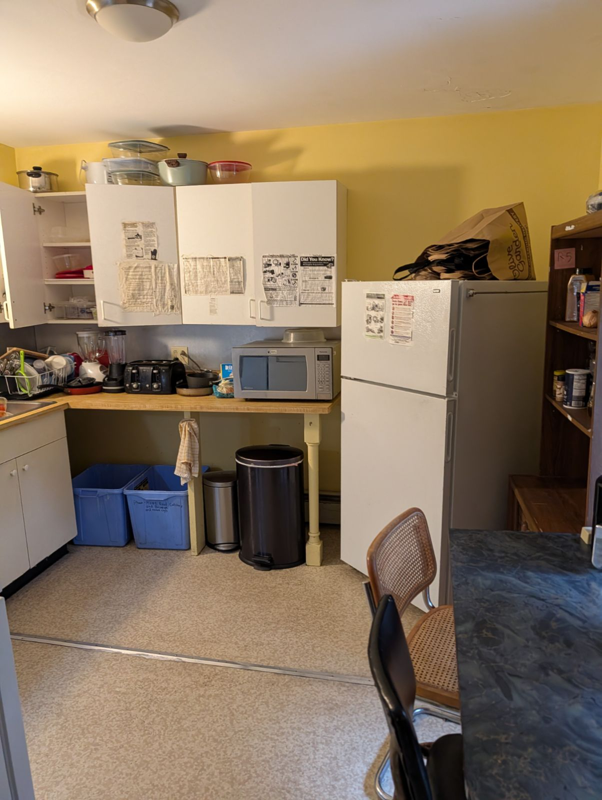 Furnished apt and rooms available - Photo 2