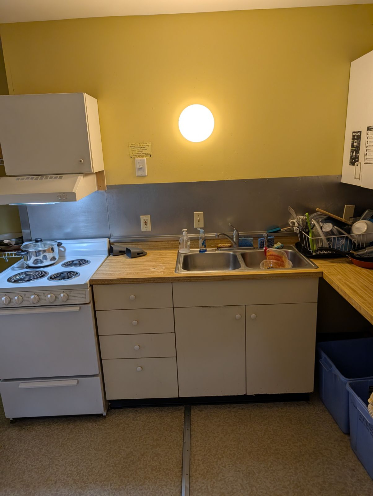 Furnished apt and rooms available - Photo 6