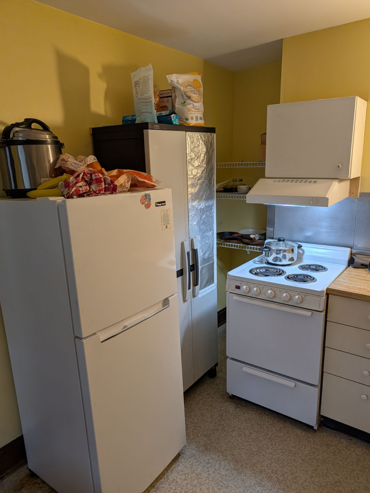 Furnished apt and rooms available - Photo 8