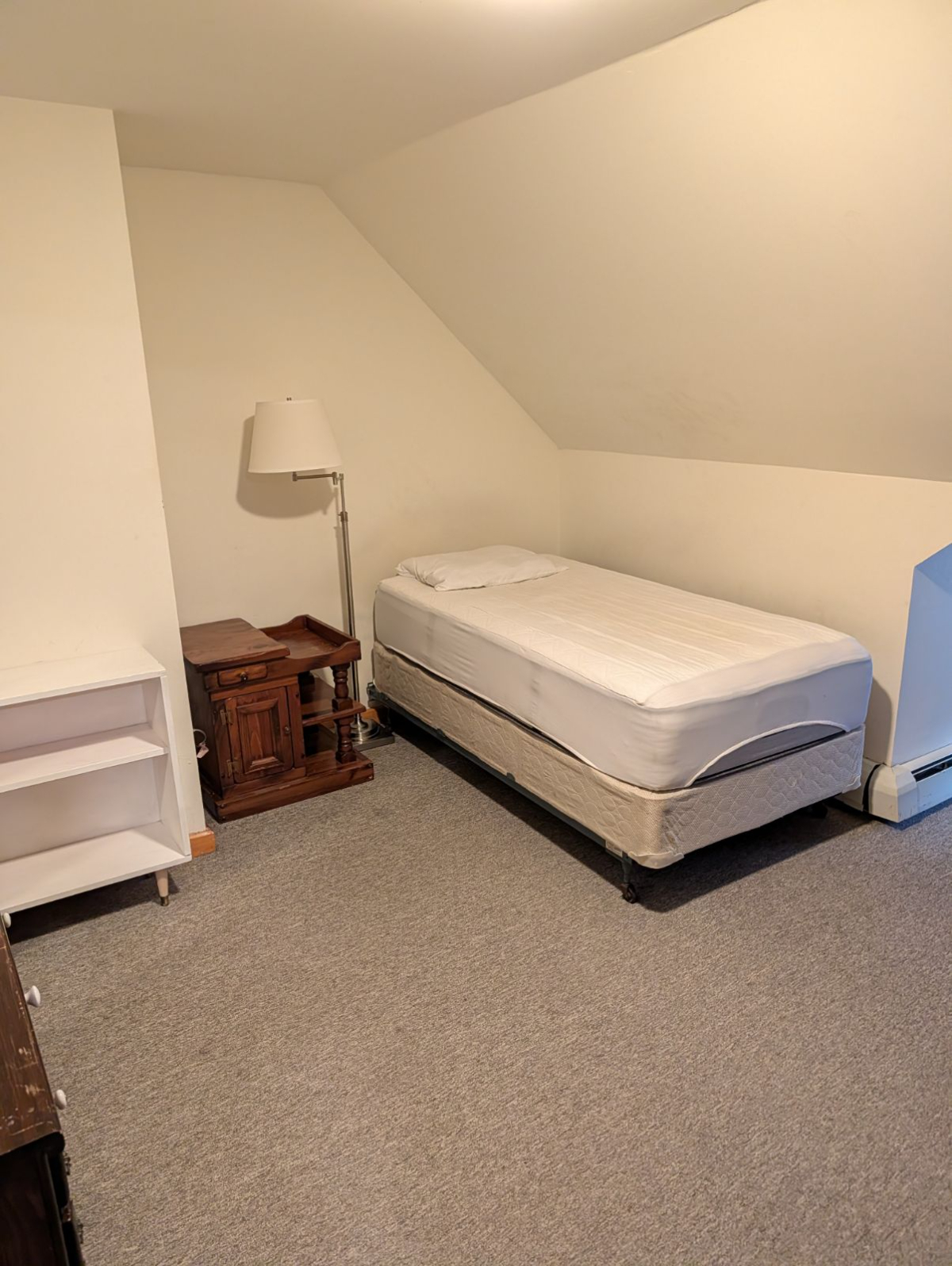 Furnished apt and rooms available - Photo 10