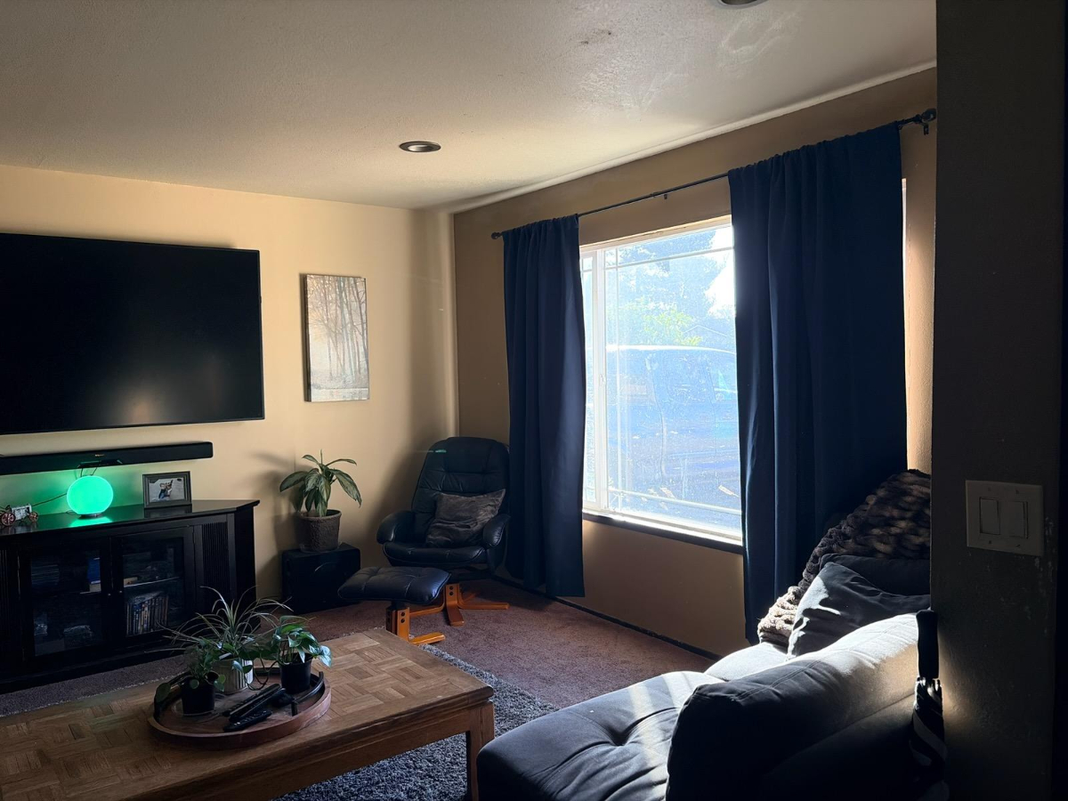 Comfortably Furnished Private Room in a Welcoming Shared Home - Photo 3