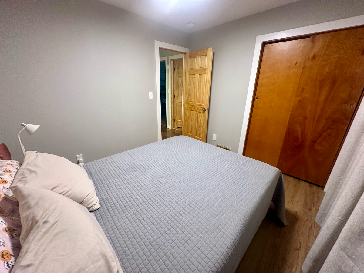 Charming 2BR Home with Office in Convenient South Burlington Location - Photo 1
