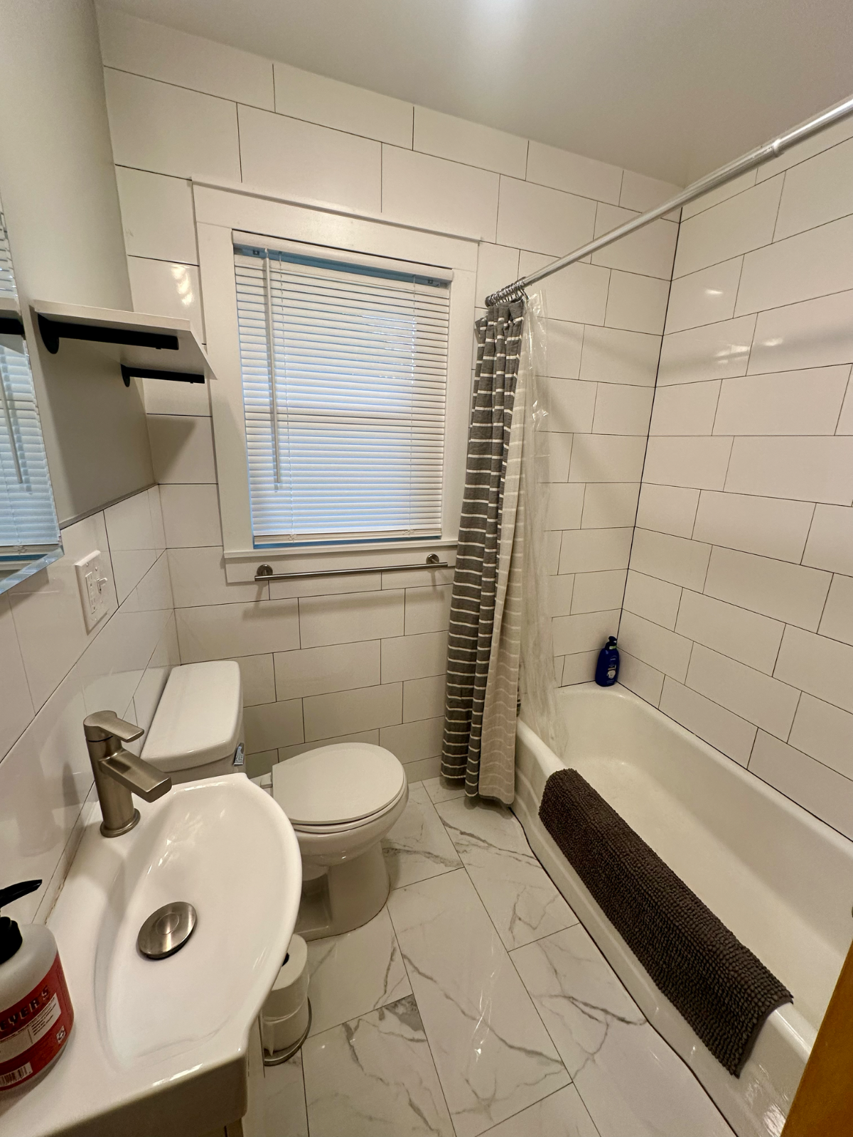 Charming 2BR Home with Office in Convenient South Burlington Location - Photo 5