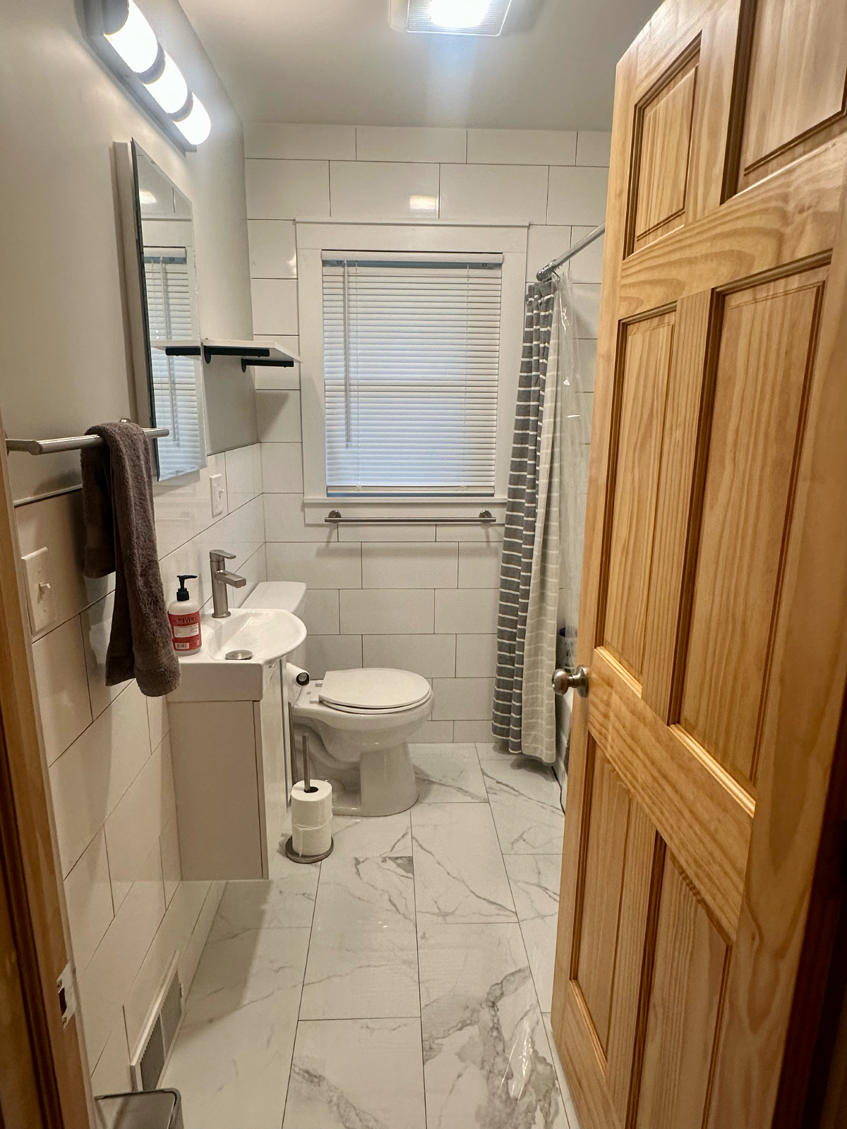 Charming 2BR Home with Office in Convenient South Burlington Location - Photo 6