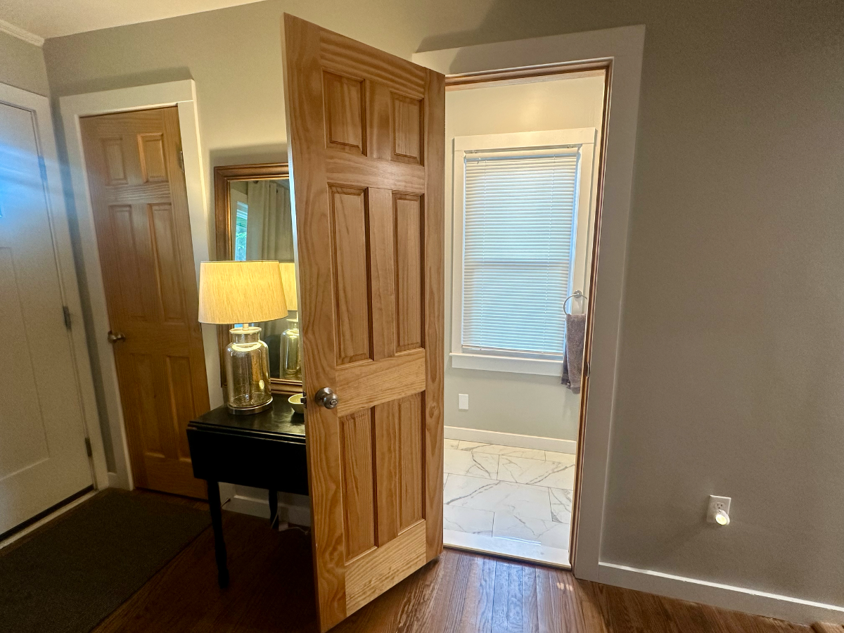 Charming 2BR Home with Office in Convenient South Burlington Location - Photo 10