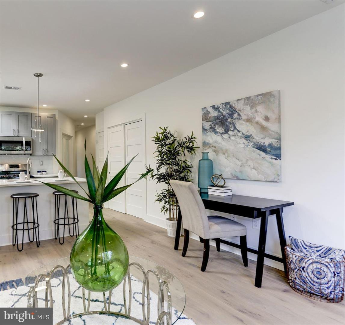 Newly renovated 2bed 2 bath Condo close to it all - parking included - Photo 9