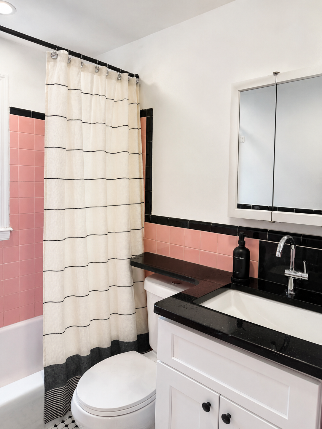 Peaceful, Furnished, Centrally Located, 2nd-Floor Apartment Near NYC - Photo 2