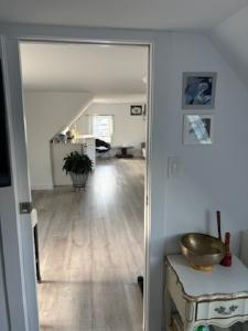 Bright, Renovated Living with Thoughtful Modern Features - Photo 1