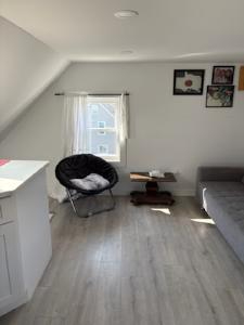 Bright, Renovated Living with Thoughtful Modern Features - Photo 5