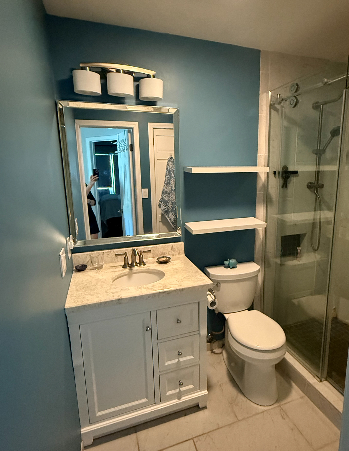 Bright 2BR Home with Private Deck, Flower Garden, Finished Basement & Resident Cat - Photo 4