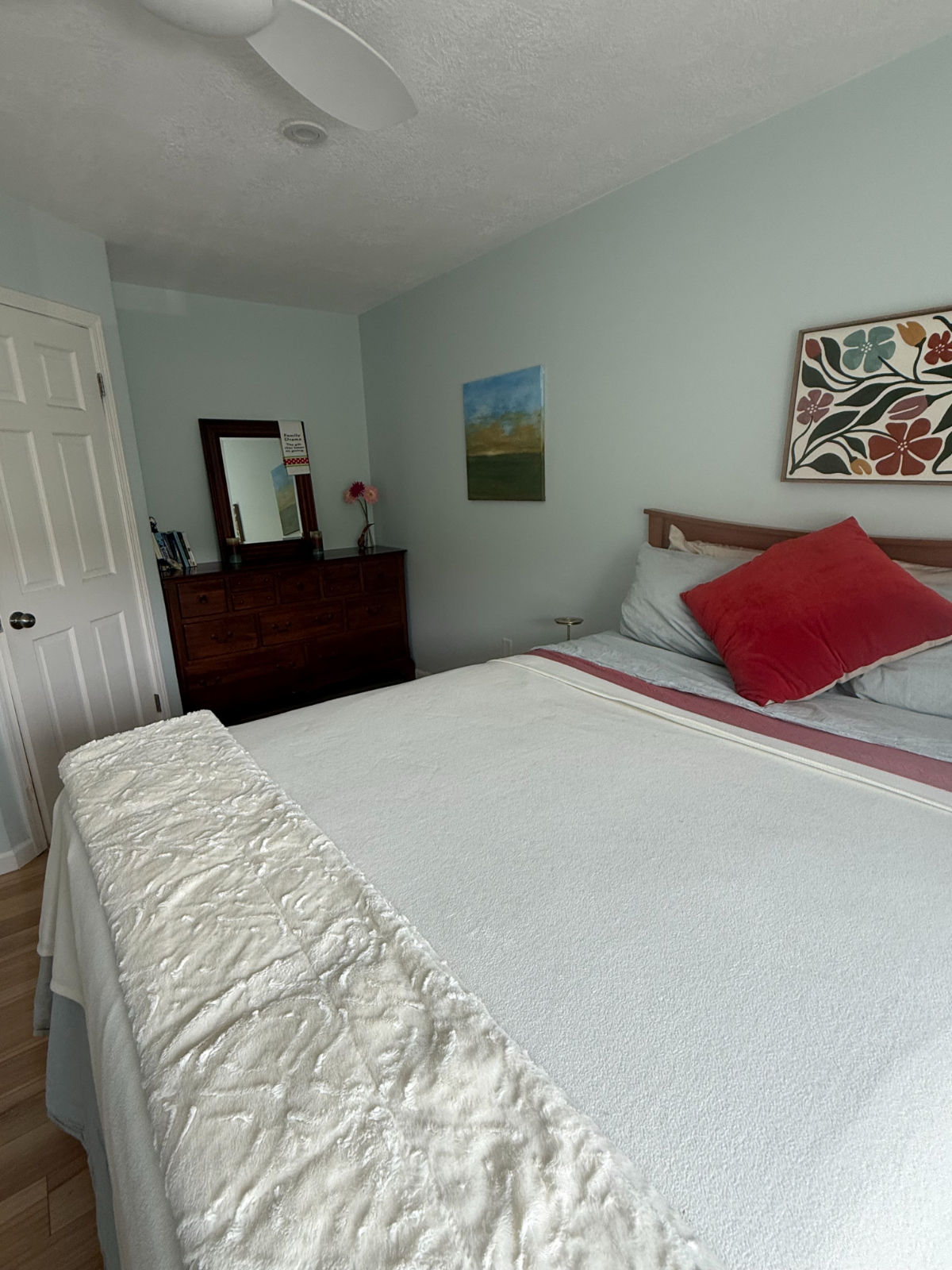 Bright 2BR Home with Private Deck, Flower Garden, Finished Basement & Resident Cat - Photo 5