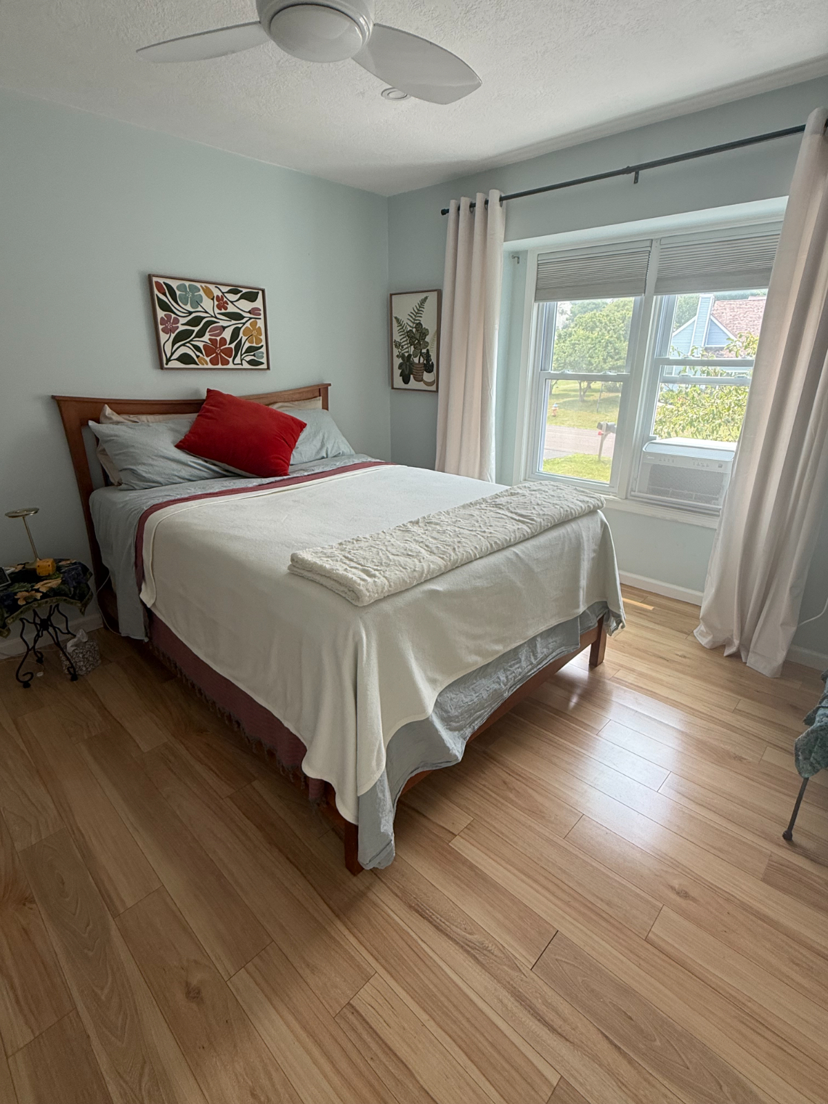 Bright 2BR Home with Private Deck, Flower Garden, Finished Basement & Resident Cat - Photo 3