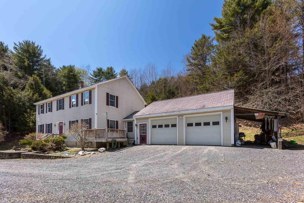 Charming, Spacious Family Home on 8 Private Acres - Photo 2