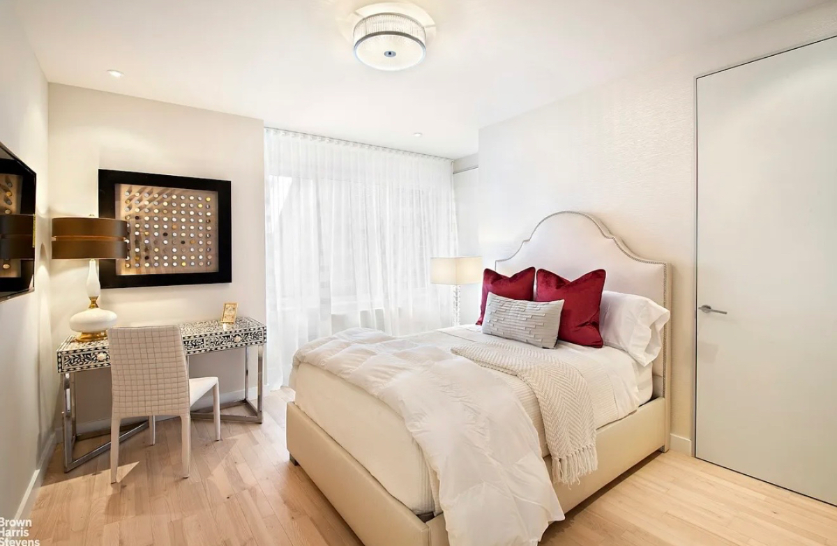 Private Bedroom/bathroom overlooking Central Park - Photo 1