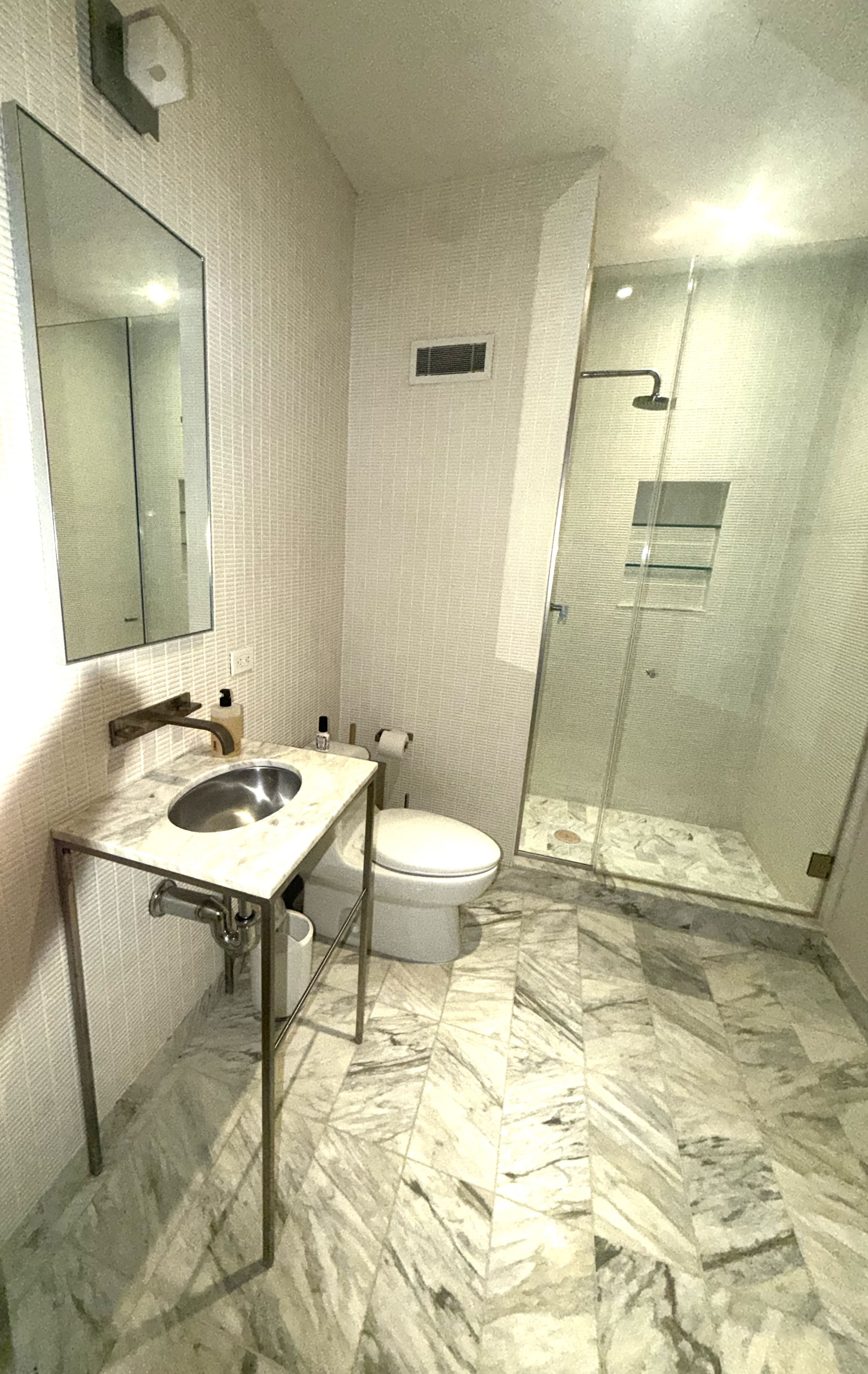 Private Bedroom/bathroom overlooking Central Park - Photo 3