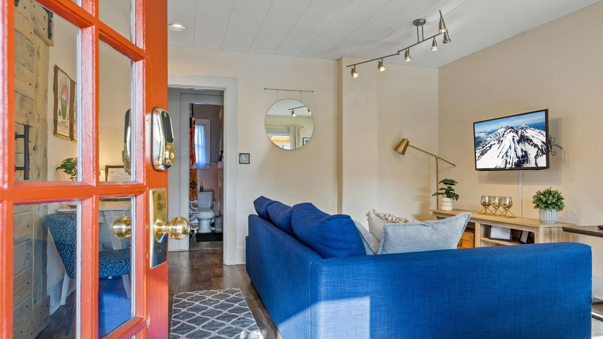 Executive Rental Available for 30+ day stays-11/8-4/30 - Photo 2