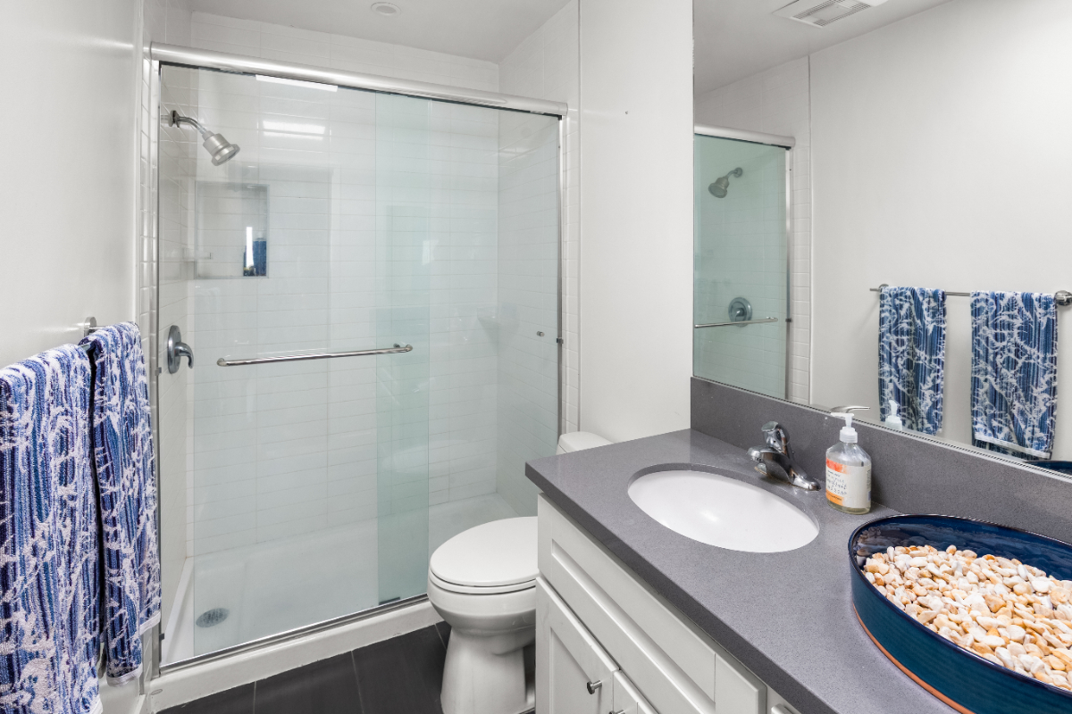Curated Designer Retreat | Private Bed & Bath | Culver City, UCLA, Cedars, Sony, Amazon - Photo 5