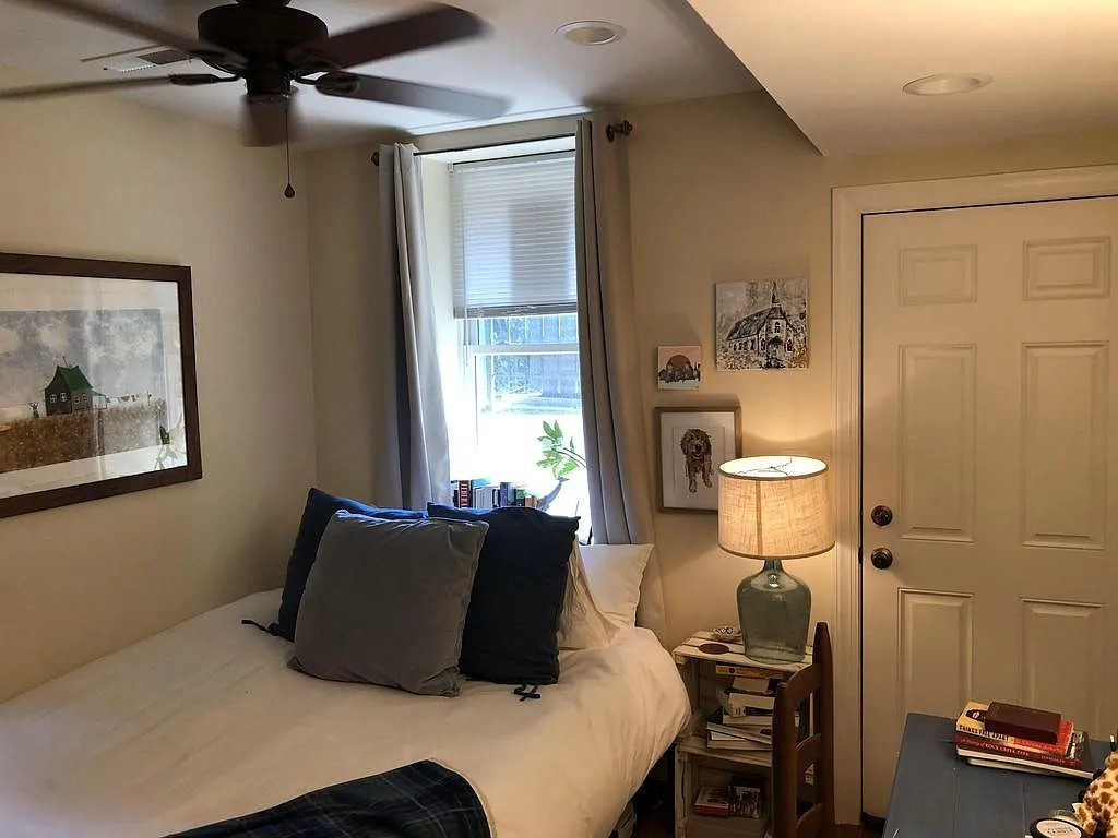 Modern two-bedroom 1 bath Apartment - Photo 12