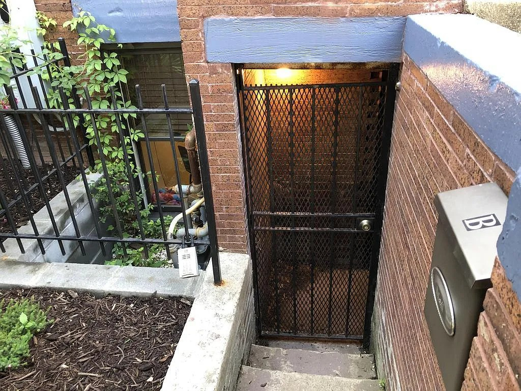 Modern two-bedroom 1 bath Apartment - Photo 2