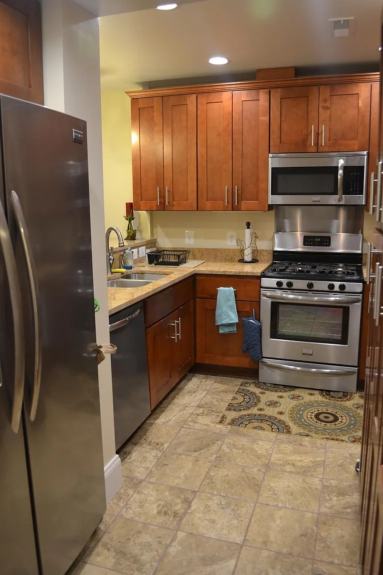 Modern two-bedroom 1 bath Apartment - Photo 5