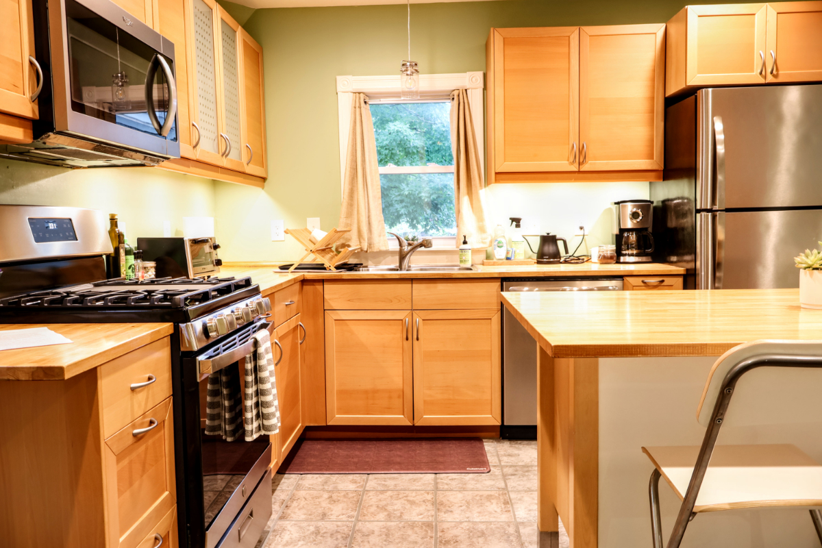 3 Bedroom in the Heart of the Art's District - Photo 8