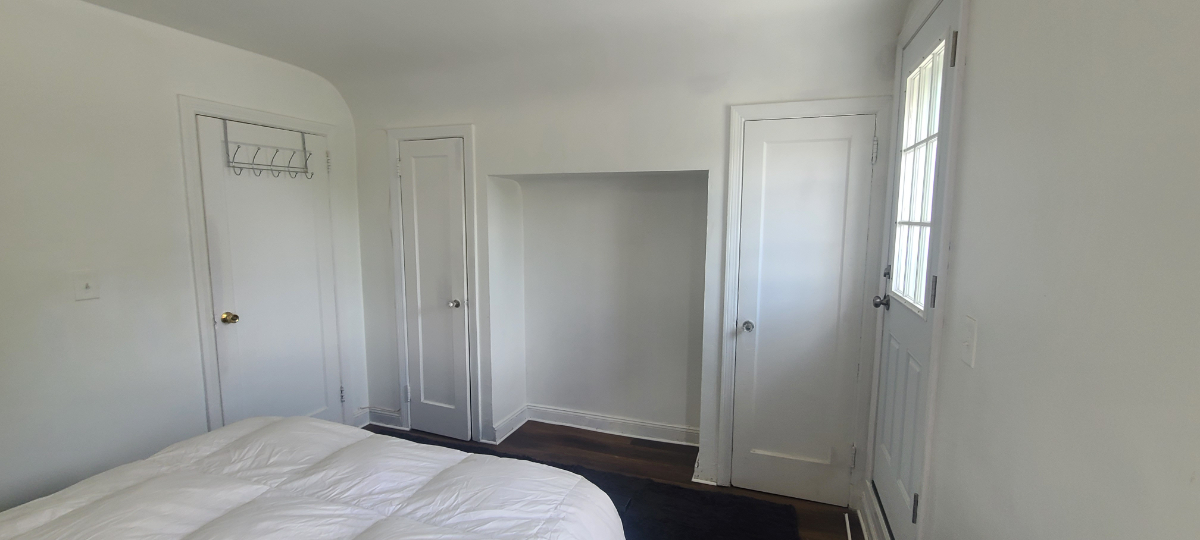 Bright 2 Bedroom In Briarwood With Rooftop Deck And 5 Minutes To Subway - Photo 9