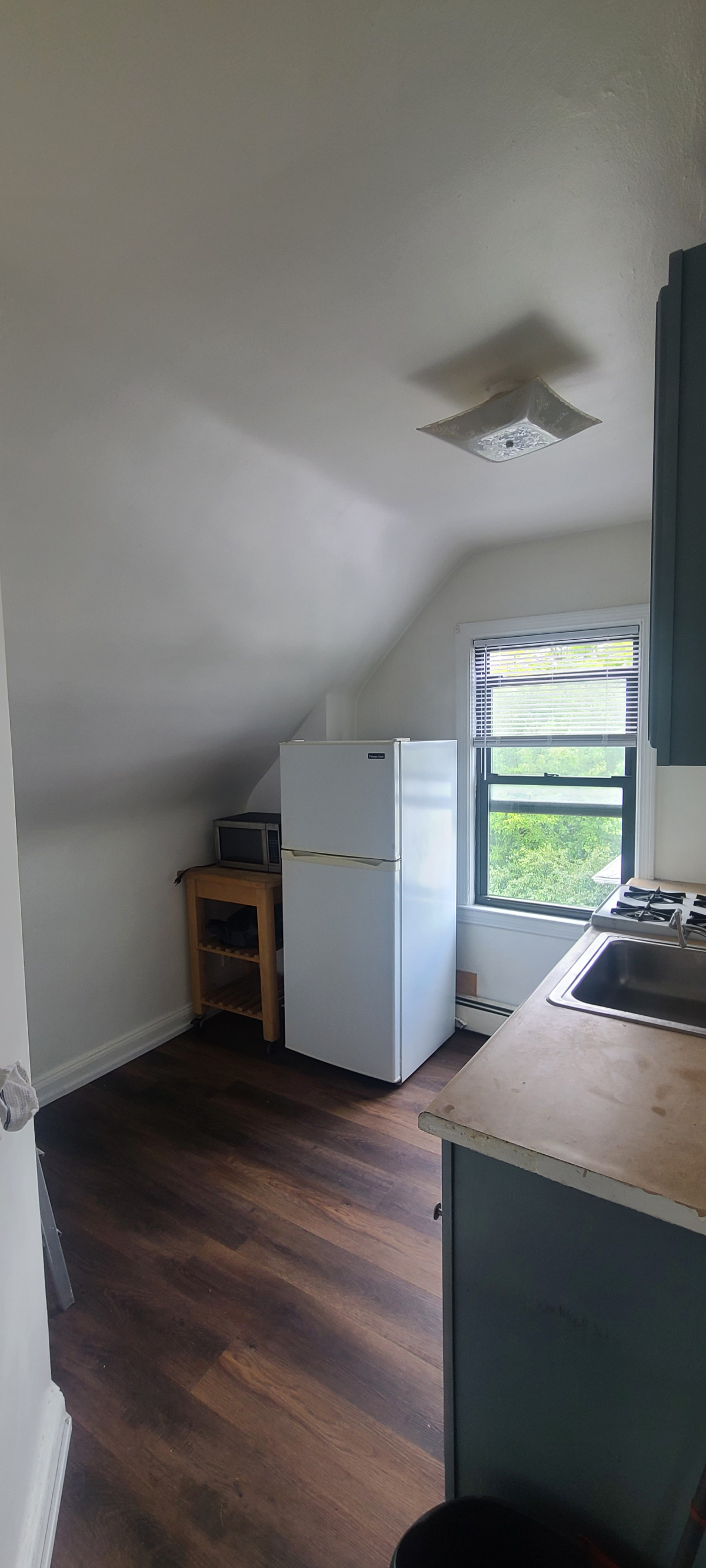 Bright 2 Bedroom In Briarwood With Rooftop Deck And 5 Minutes To Subway - Photo 2