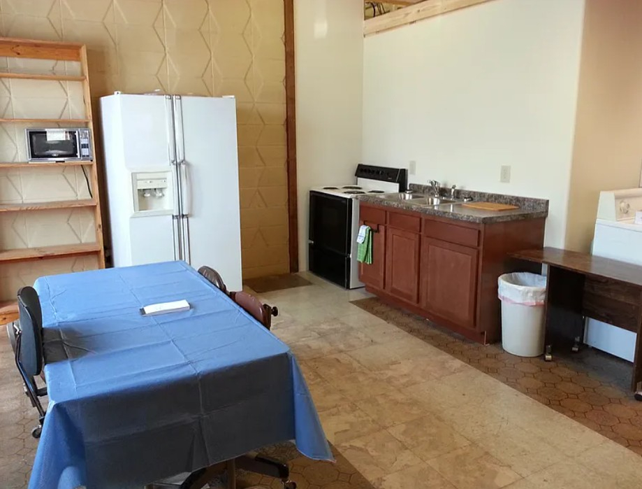 Large Two Story furnished Apartment - Photo 1